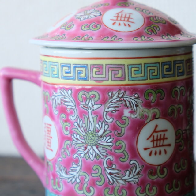 チャイナレトロで可愛い◇花と漢字と蝙蝠。中国景徳鎮 色絵蓋付マグ