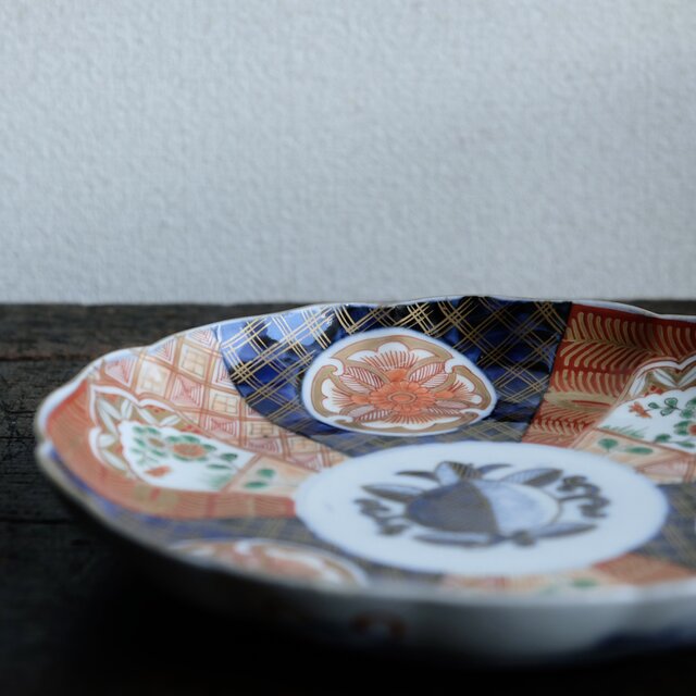 見込みに柘榴◇花も素敵。伊万里 錦手金彩七寸中皿 金蘭手 骨董