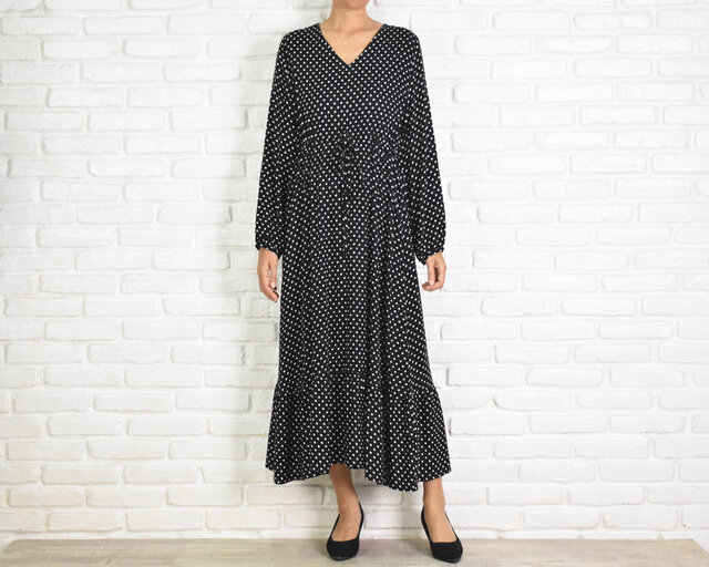 Y's ワイズ　ハイネック　ドット柄ロングワンピース　ブラック　Mサイズ　ウール 大きいサイズ】ドット柄Vネック長袖ワンピース ブラック 水玉 | iichi