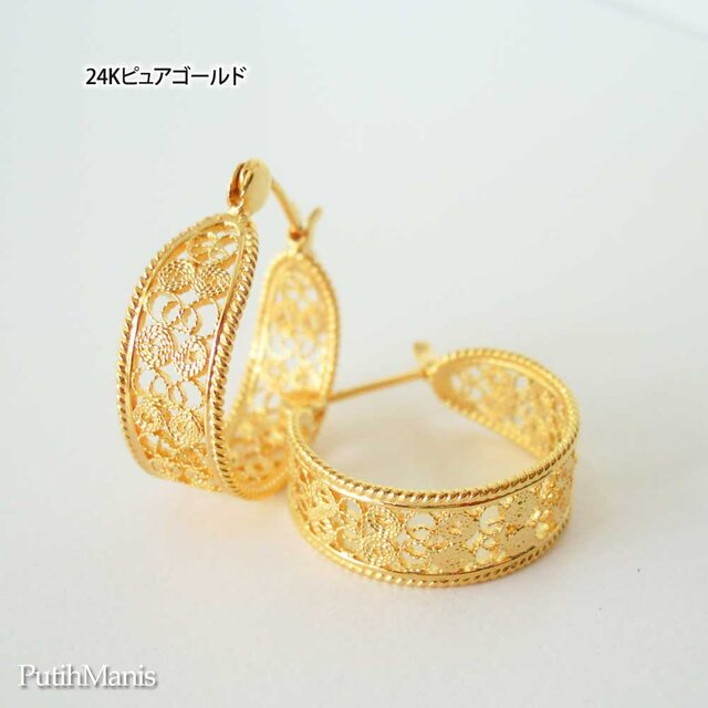 透かしが繊細な銀線細工のレースのフープピアス・ゴールド（ニッケル