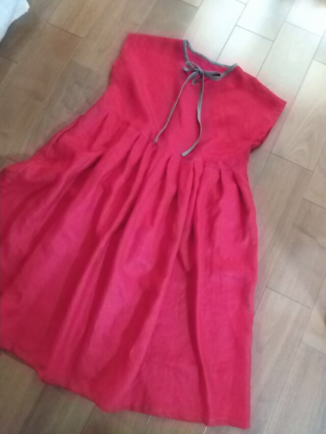 キレイなレッドリネンタックワンピース