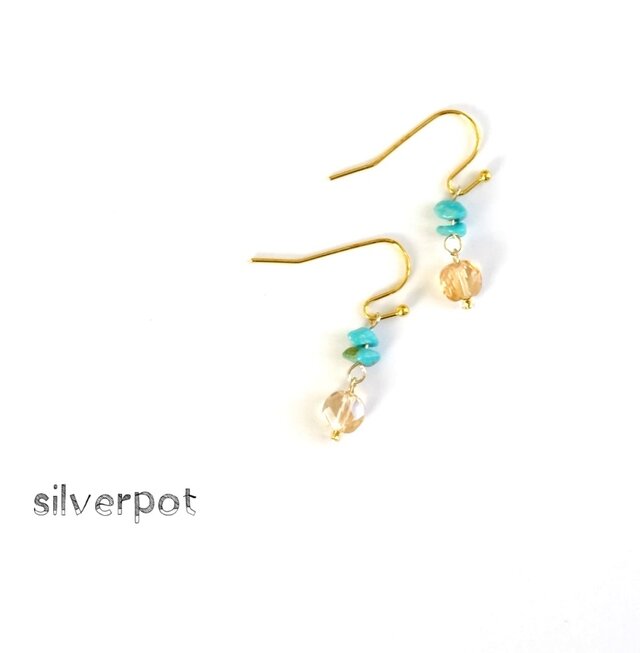 G29【ターコイズ】とシャンパンゴールドのプチピアス（パーツ変更可能）
