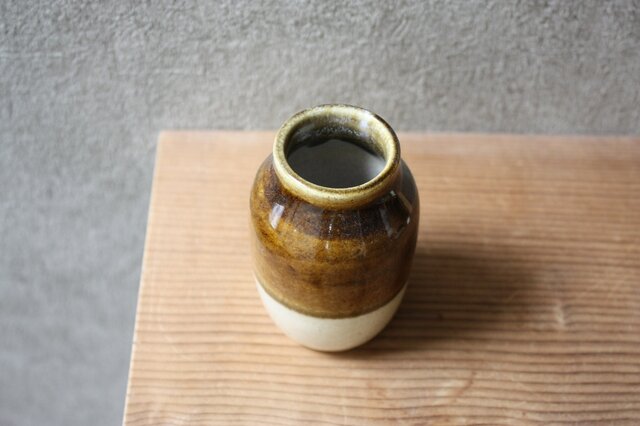 掛分け花瓶（茶白/小） | iichi 日々の暮らしを心地よくする