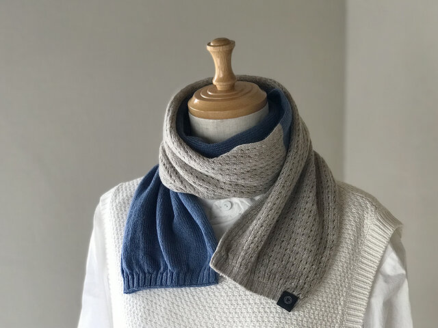 しとふわ カシミヤシルクのBi-colorメッシュ筒マフラー ブルー