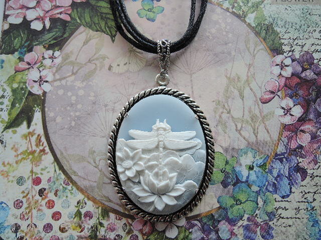 1300）素敵なトンボのカメオ✨ウエッジウッドブルー×ホワイト