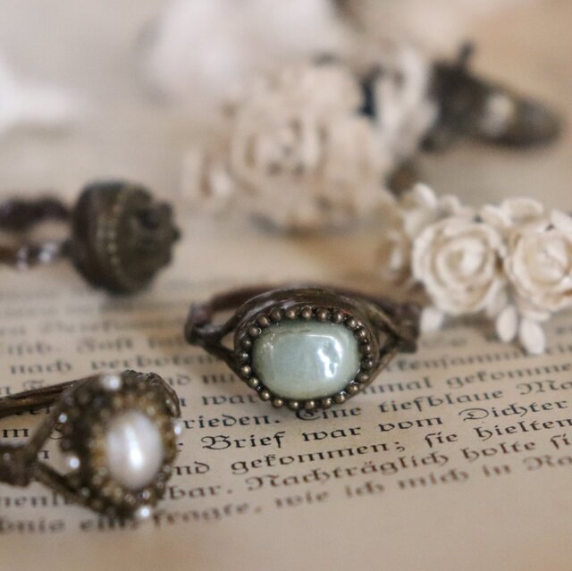 Olga オルガ」 70年代のチェコヴィンテージガラスの指輪 | iichi 日々