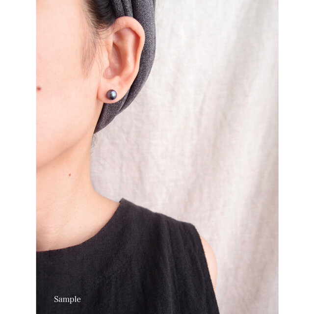K14gf】Round Pearl Earrings／Black・ブラックパール スタッドピアス