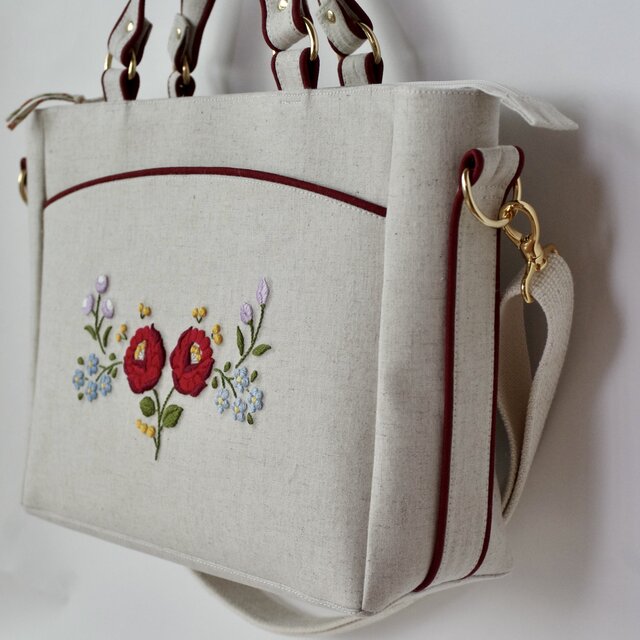 赤い花刺繍のショルダーバッグ