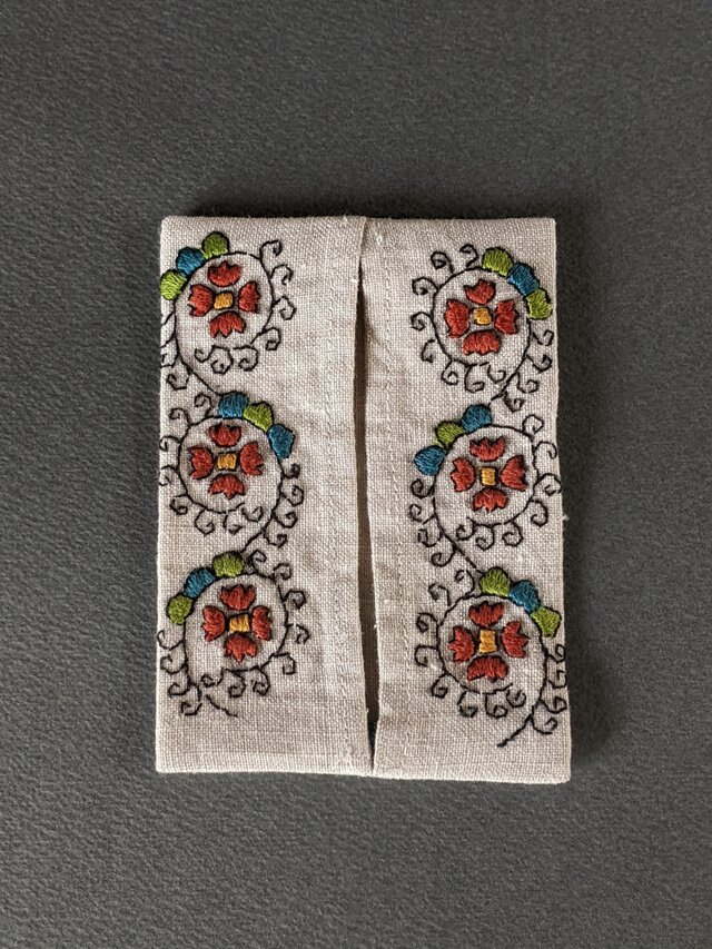 ハンガリー　シャールクズ地方の刺繍　ポケットティッシュケースNo.1