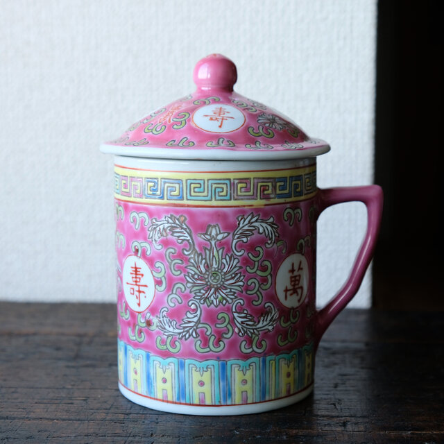 チャイナレトロで可愛い◆花と漢字と蝙蝠。中国景徳鎮　色絵蓋付マグ シノワズリ 個体B
