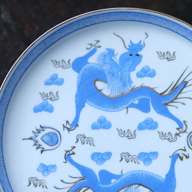 ブルーで龍もキュート◇中国産 色絵金彩中皿プレート チャイナレトロ 