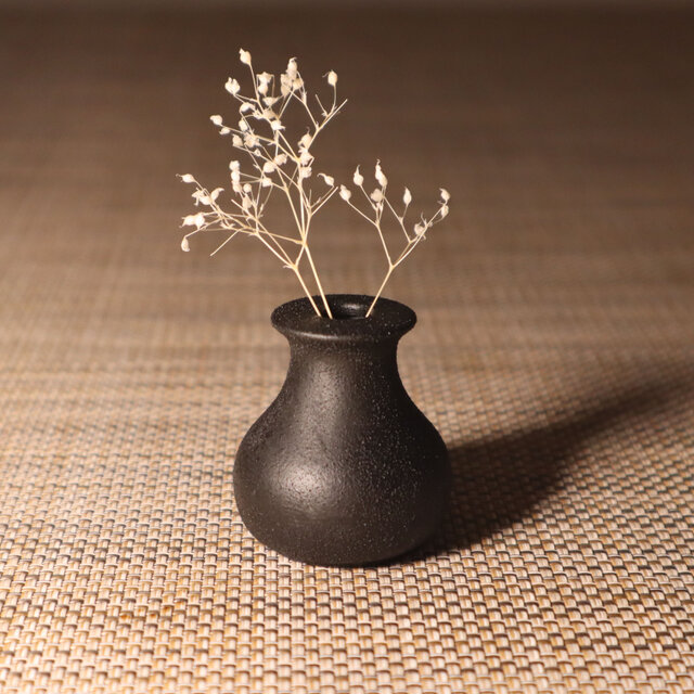 SMALL VASE -STONE TASTE- BLACK 一輪挿し 小型花瓶 | iichi 日々の 