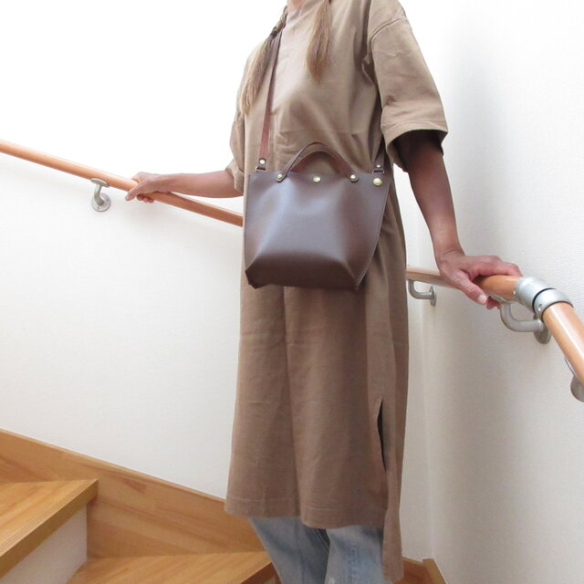 秋。冬。早得！《牛革》☆サックっと持てる♪２WAYショルダーバッグ・マイクロシュリンク・ブラウン・0136