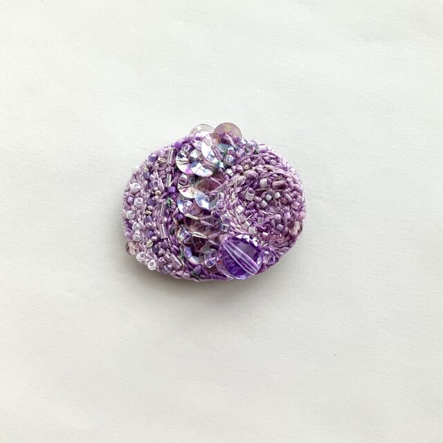 "usumurasakiiro no yuugure" うす紫色の夕暮れ　 刺繍オーバル型ブローチ