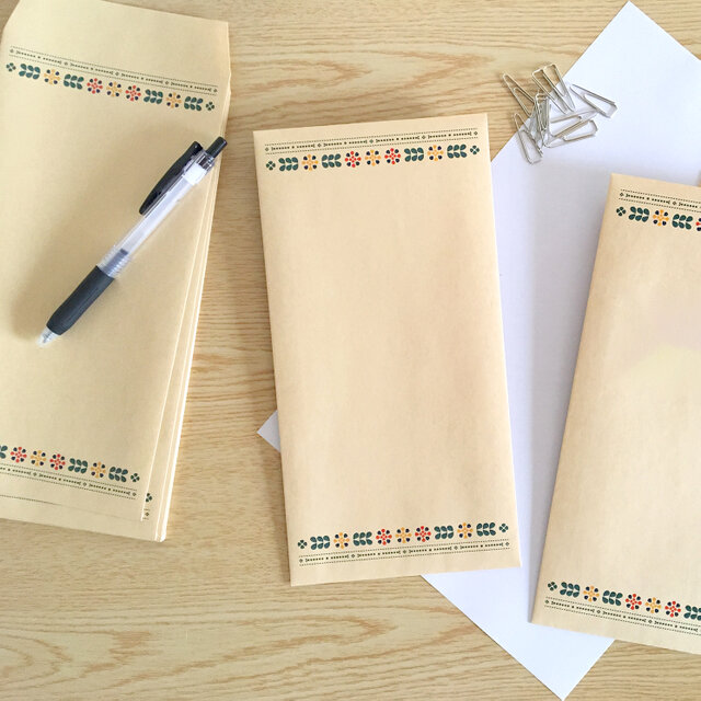 北欧フラワーの茶封筒 長3封筒〈10枚入〉クラフト封筒 事務封筒 手紙 郵送 梱包 定形郵便 かわいい おしゃれ レトロ