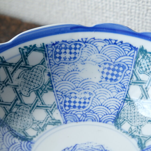 沢山の千鳥◇青と緑。瀬戸焼 花文印判波縁鉢 碗 骨董・antiques