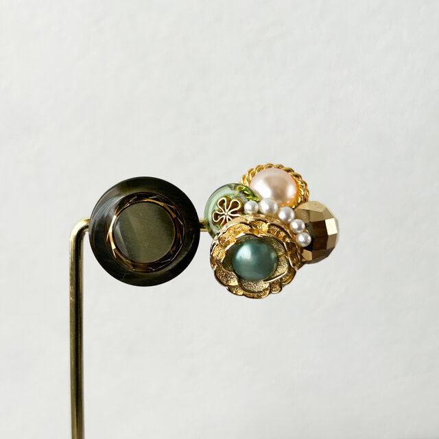 ＊グリーン薔薇ボタン　イヤリング＊ グリーンエナメルエレメント付き オペラ チュール イエローゴールド