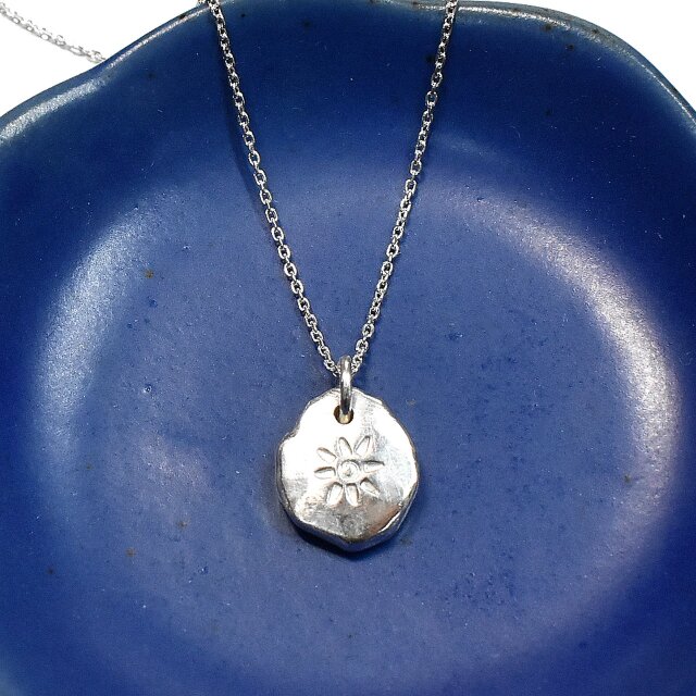 太陽模様のシルバーネックレス No-05　【一点物】