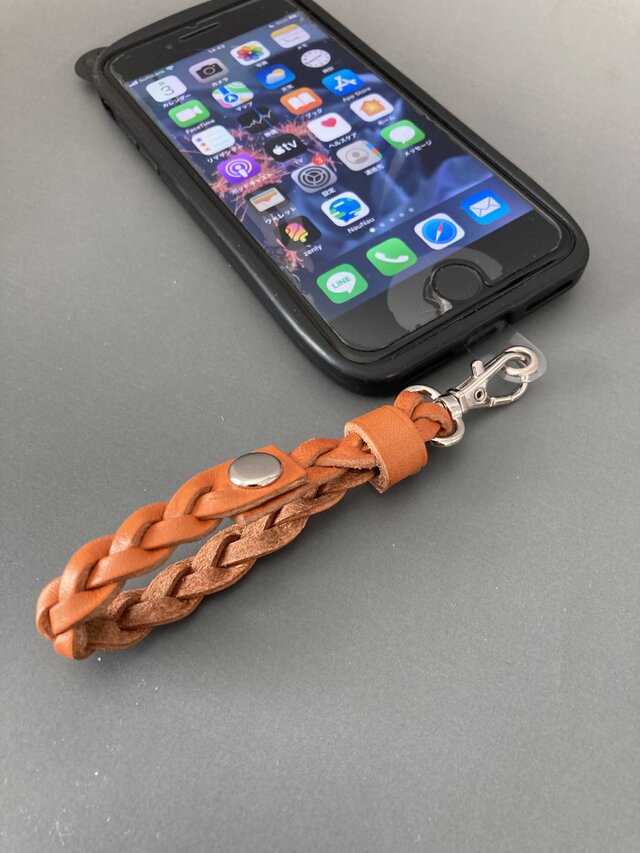 三つ編み スマホストラップ（栃木レザーヌメ革6革色から選べます