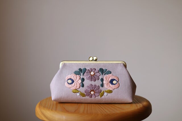 くすみラベンダーリネン 花刺繍 ポーチL | iichi 日々の暮らしを