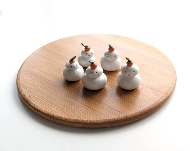 小さな鏡餅ちゃん（オーブン陶土） | iichi 日々の暮らしを心地よく