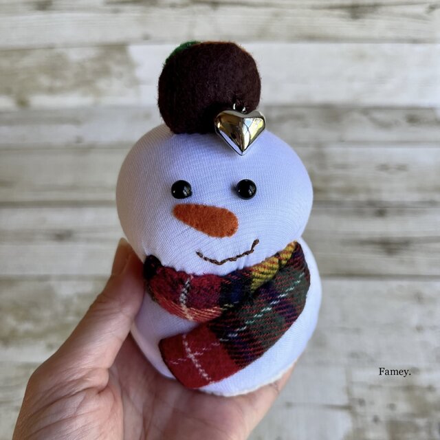 SALE！冬を楽しむ大人かわいい鏡餅(雪だるま) 布 鈴 ハート 刺繍