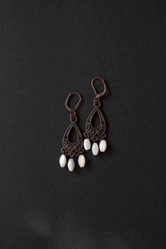 マザーオブパールのピアス