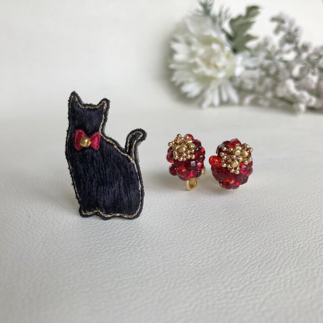 黒猫さんと椿のイヤリング / ブローチ＆イヤリングセット クリスマス