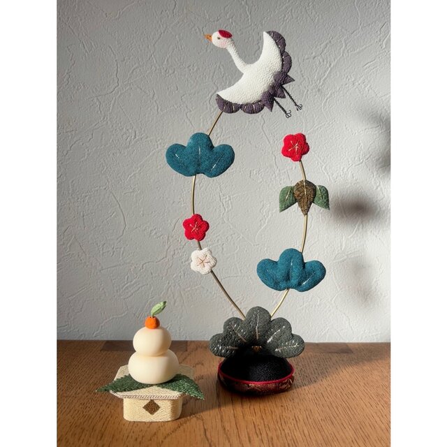 正月飾り【鶴松竹梅】正絹　置物　季節の飾り　立体押し絵　正絹縮緬　コンパクト 縁起物　上品　おしゃれ