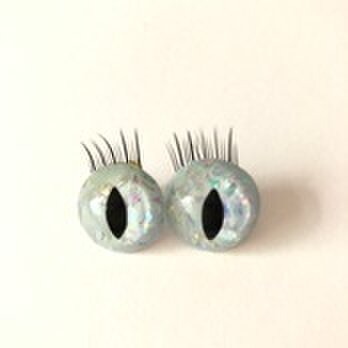 ネコ目ピアス・ミズイロ