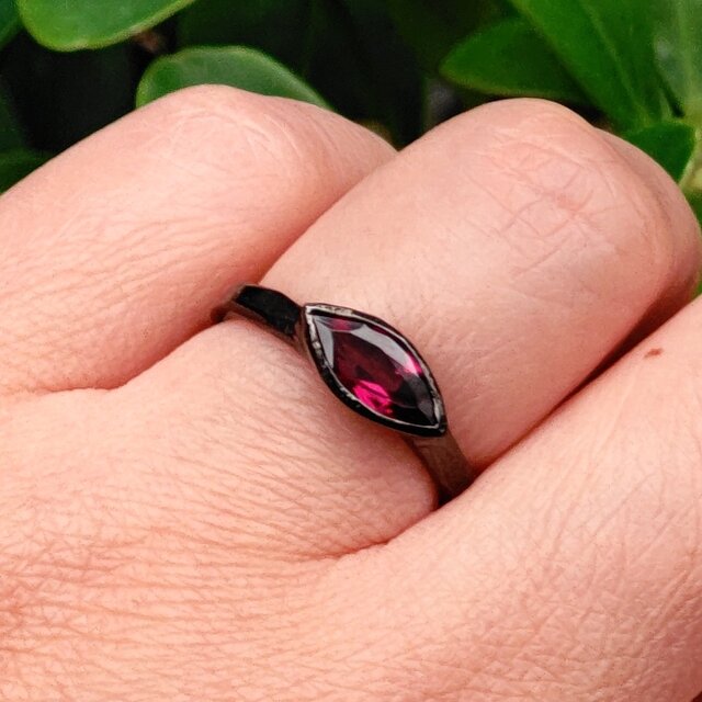 ガーネット　マーキスカット　BK　シルバーSV925リング