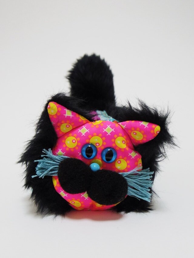 もふもふねこにゃんポーチ／クロ×ひげブルー