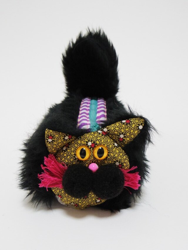 もふもふねこにゃんポーチ／クロ×ひげピンク