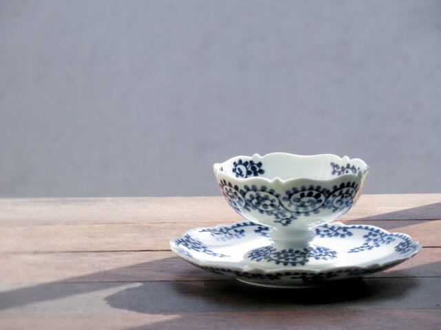 有田焼：染付 たこ唐草 高台小鉢 | iichi 日々の暮らしを