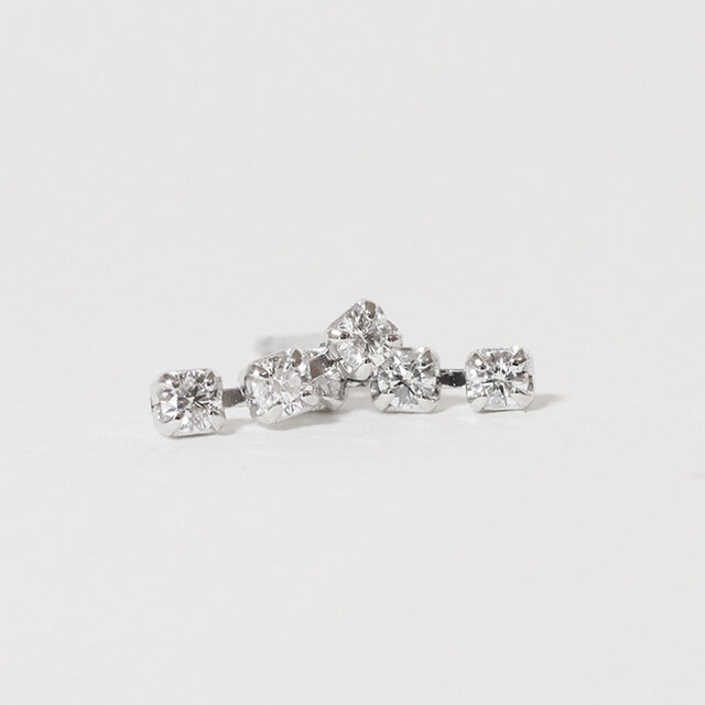 プラチナ 0.14ct ラインダイヤモンドピアス Pt900 3石 しなやか 華やか