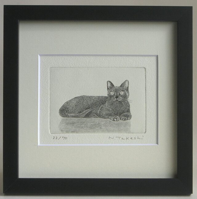 くつろぐ猫/銅版画(額カラー・黒/あり）