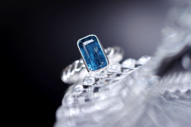 パリピブタ　リング　天然石 モチベーションアップ・意志の強化】高品質ネオンブルー