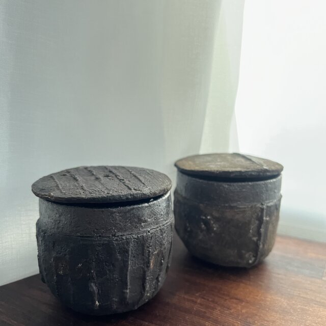 黒釉&黒泥彩 「襞」 蓋付小鉢(汲み出し) No.4、(No.5 sold) | iichi 