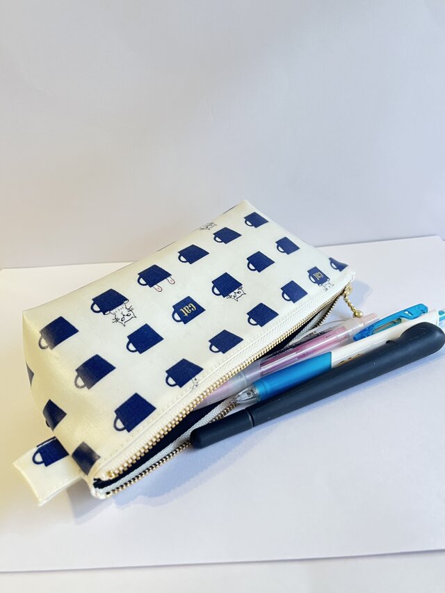 マグ猫　ラミネートペンケース　裏地つき