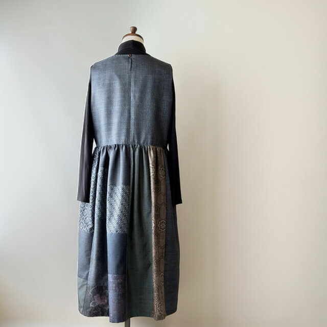 着物リメイク 大島紬 パッチワークのジャンパースカート グレーベース