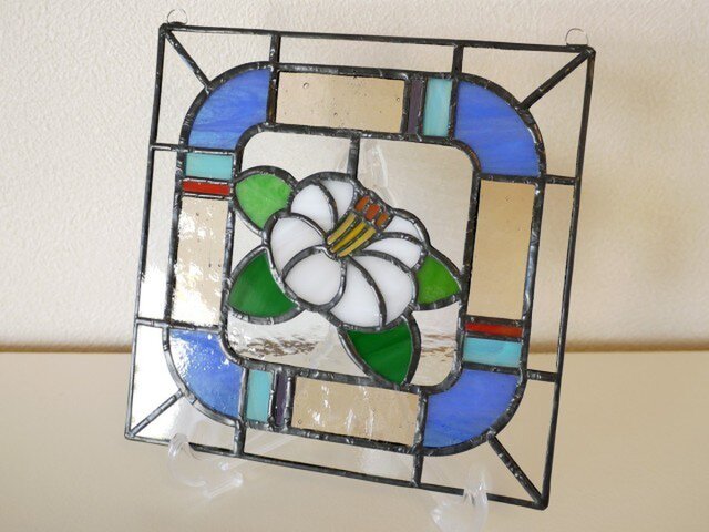 ステンドグラスパネル【椿】 ステンドグラス 椿モチーフのパネル(スタンド付) その他アート