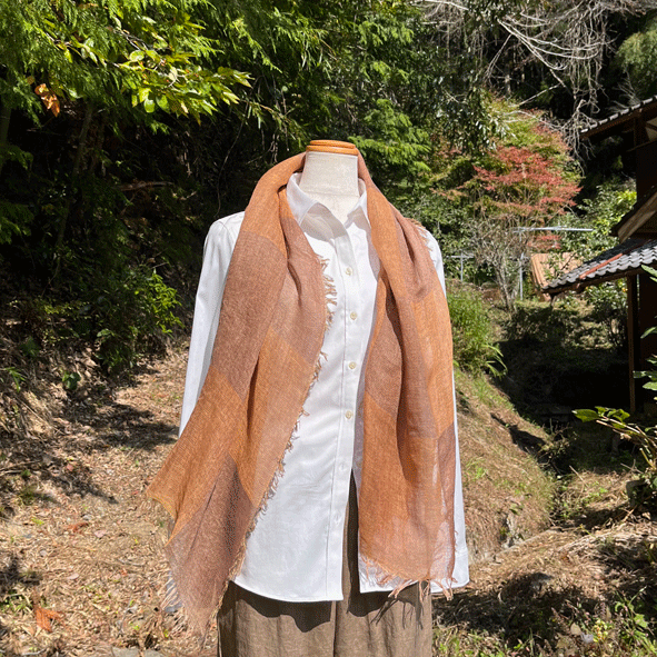 市松模様柿渋染めストール K23089 | iichi 日々の暮らしを心地よくする