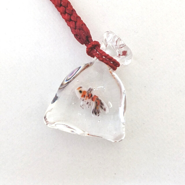 金魚袋 根付１　朱文金/角