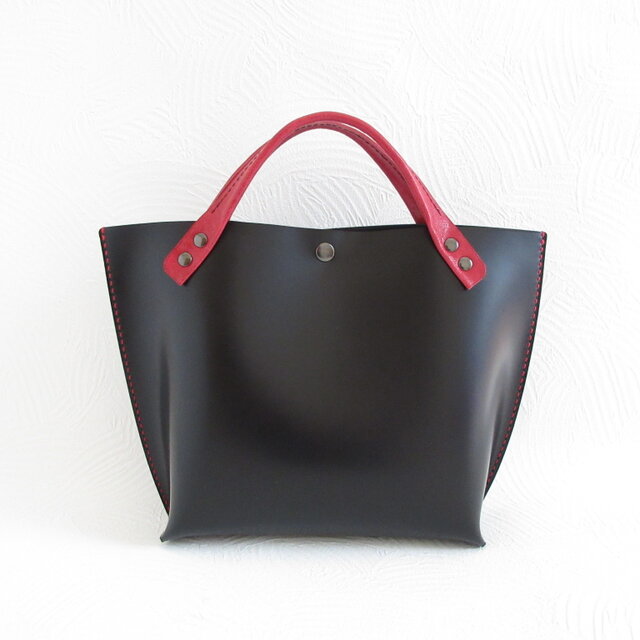 《牛革》新サイズ♪底マチワイド・スムース・ブラック・一枚革のミニトート・0547