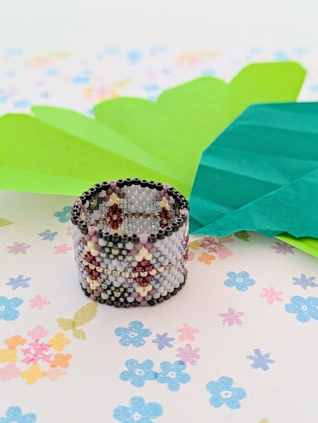 ビーズ織りの指輪 Y-167 | iichi 日々の暮らしを心地よくする