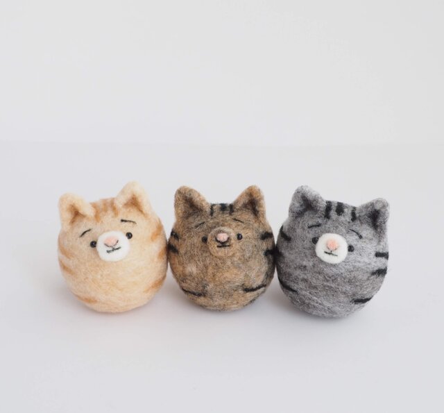 受注製作】まゆねこ単色(白ねこ・黒ねこ・ロシアンブルー) 羊毛