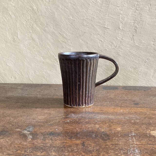 鉄釉細身のマグカップ