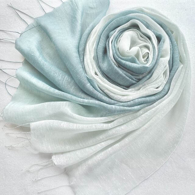 深みグリーン＊艶めく大判シルク＊薄萌黄色×錆青磁色＊レーヨンシルクストール