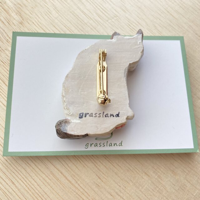 洋館の令嬢(木彫りの猫のブローチ） | iichi 日々の暮らしを心地よく