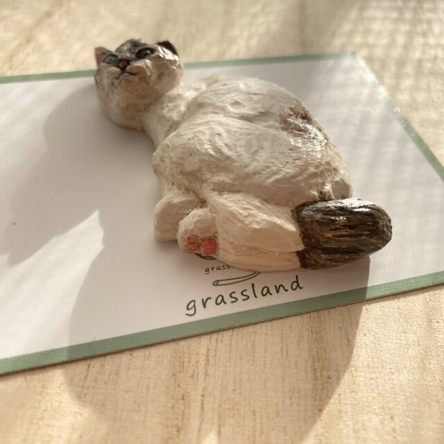 洋館の令嬢(木彫りの猫のブローチ） | iichi 日々の暮らしを心地よく